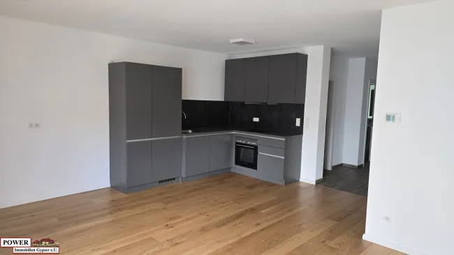 Gartenwohnung! Kleiner Wohnblock! - Titelbild