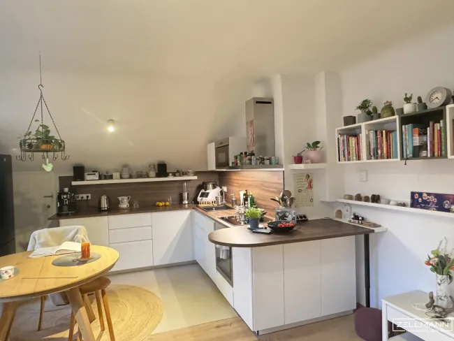 Stilvoll saniert & lichtdurchflutet – 3-Zimmer-Dachgeschosswohnung in Bestlage Mauer | ZELLMANN IMMOBILIEN - Bild