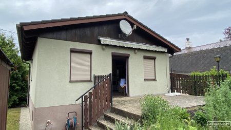Ihr Grundstückstraum in 1220 Wien – Mit kleinem, aber charmantem Fertigteilhaus und viel Potenzial | ZELLMANN IMMOBILIEN