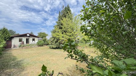 Ihr Grundstückstraum in 1220 Wien – Mit kleinem, aber charmantem Fertigteilhaus und viel Potenzial | ZELLMANN IMMOBILIEN