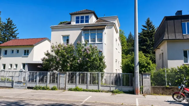 Stilvolle Familienvilla in Grünruhelage – perfekt für Wohnen, Arbeiten oder mehrere Generationen | ZELLMANN IMMOBILIEN - Bild