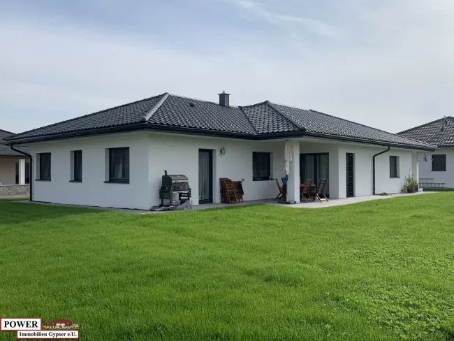 PI BAU baut für Sie einen Stilvollen massiven Bungalow in kurzer Bauzeit ! - Bild