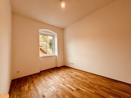 Lichtdurchflutete Wohnung mit Seeblick und großer Terrasse in Bestlage von Gmunden