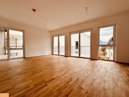 Sonnige Wohnung mit teilweisem Seeblick und großem Balkon in Toplage von Gmunden