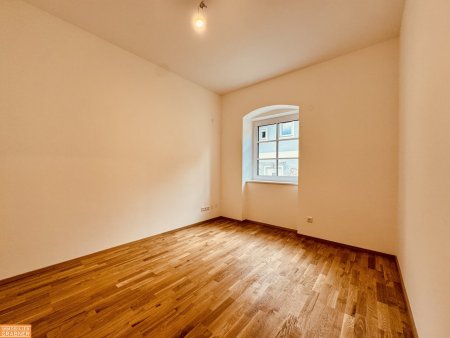 Sonnige Wohnung mit teilweisem Seeblick und großem Balkon in Toplage von Gmunden