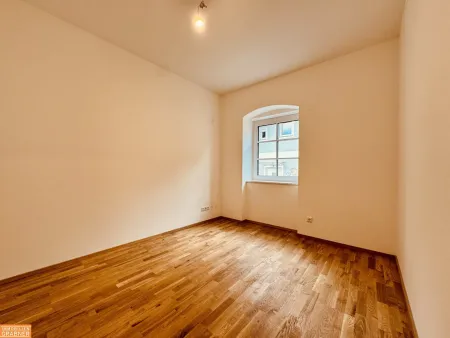Sonnige Wohnung mit teilweisem Seeblick und großem Balkon in Toplage von Gmunden