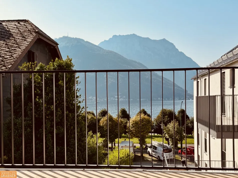 Stilvolle 4-Zimmer-Architektenwohnung mit großzügigem Wohngefühl in Gmunden - Titelbild