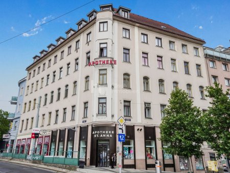 Seltene Kombination: 120 m² Rohdachboden + vermietete Altbauwohnung