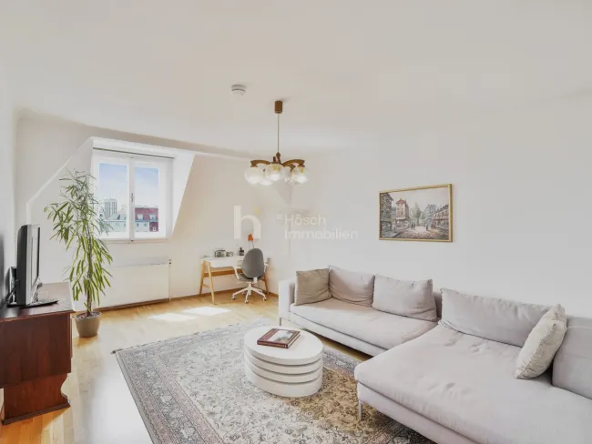 Großzügige Dachgeschosswohnung mit 3 Zimmern in gepflegtem Altbau - Titelbild