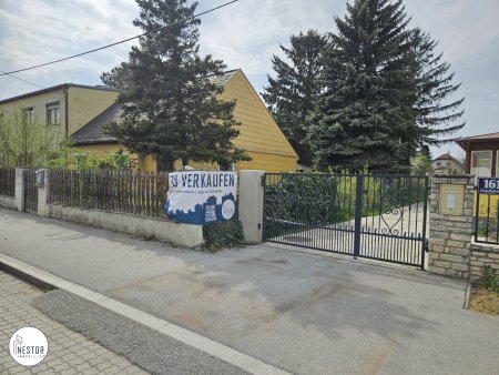 Großes Baurechtgrundstück mit Studienplänen