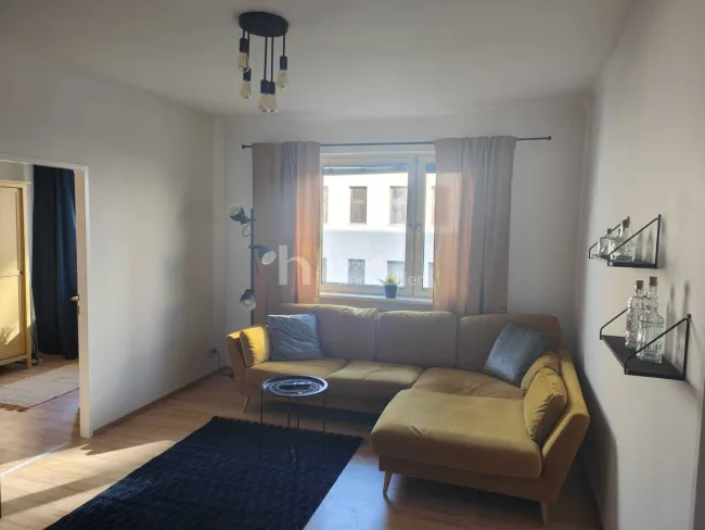 2 ZIMMER-WOHNUNG MIT EXTRA KÜCHE - DIREKT BEI U-BAHNSTATION! - Bild