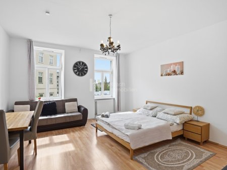 Altbau mit Freiraum nahe Donaukanal – Wohnungen mit Garten, Balkon oder Loggia