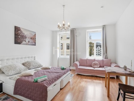 Altbau mit Freiraum nahe Donaukanal – Wohnungen mit Garten, Balkon oder Loggia