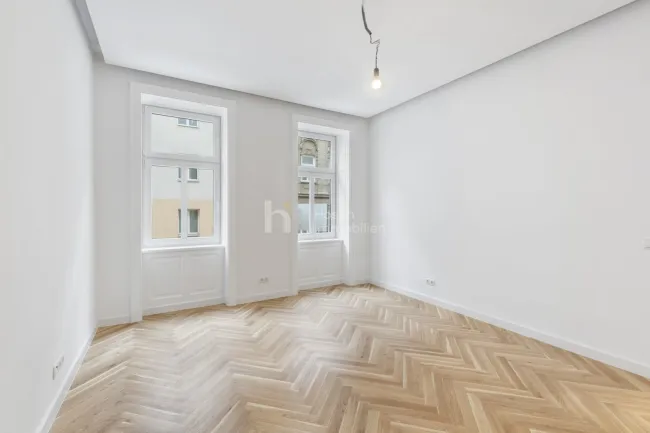 Erstklassig sanierte Altbauwohnung - Bild