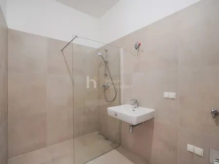 Moderne Erstbezug-Altbauwohnung in begehrter Lage