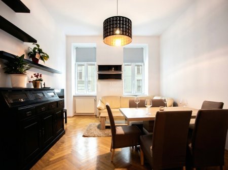 Altbaujuwel nahe Prater & Augarten – Stilvolle 4-Zimmer-Wohnung mit Balkon