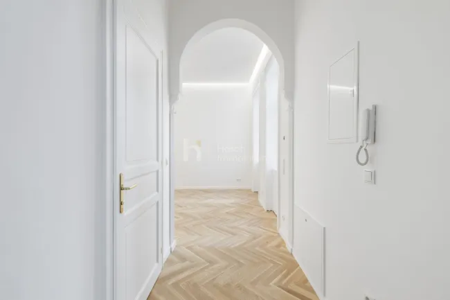 Klassik trifft Kalkulation – Altbau mit Eleganz & attraktiver Rendite - Bild