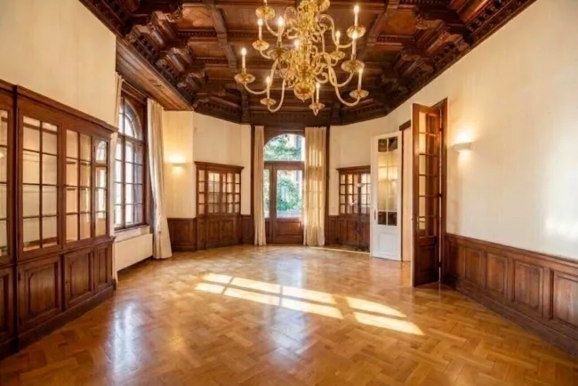 Repräsentative Palaiswohnung vollklimatisiert mit Terrasse und Garagen im Botschaftsviertel - Bild