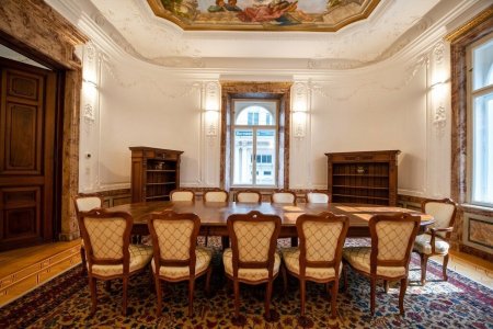 Repräsentative Palaiswohnung vollklimatisiert mit Terrasse und Garagen im Botschaftsviertel