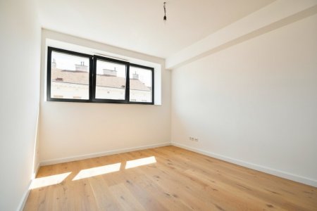Exklusives Dachgeschoss-Domizil mit Loggia in urbaner Toplage