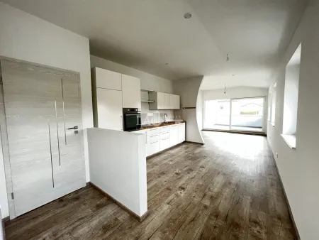 VERMIETETE ZWEI WOHNUNG IN ZENTRALER LAGE!