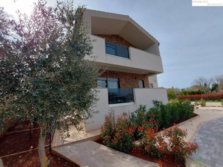 Sehr geräumige Villa mit Swimmingpool