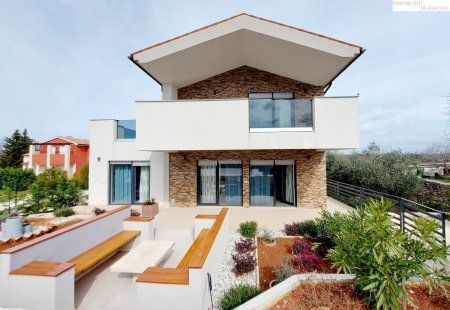 Sehr geräumige Villa mit Swimmingpool