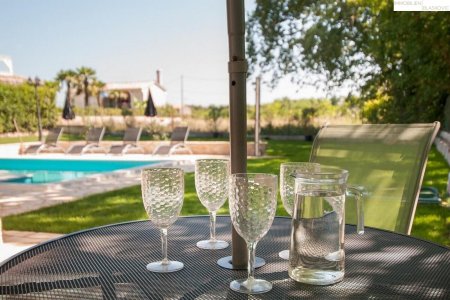 Stilvolle Villa in ruhiger Waldrandlage mit Pool und höchster Privatsphäre nahe Tinjan