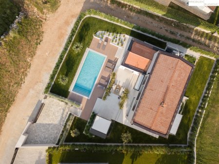 Luxus-Villa mit beheiztem Pool und Wellnessbereich in Vrsar - Erstbezug mit Top-Ausstattung!