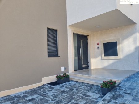 Exklusive Maisonette mit Meerblick - Luxuriöses Wohnen in Tar