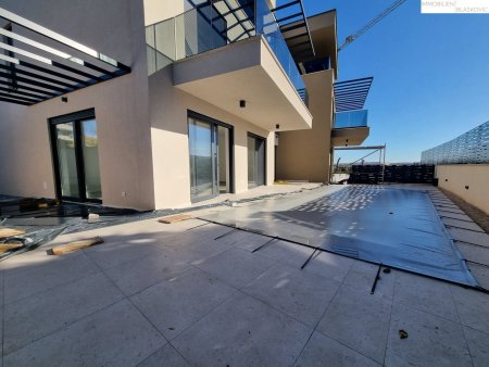 Besonderheit - Wohnung mit eigenem Swimmingpool in Tar