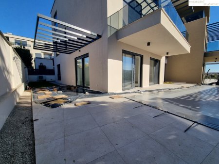 Besonderheit - Wohnung mit eigenem Swimmingpool in Tar