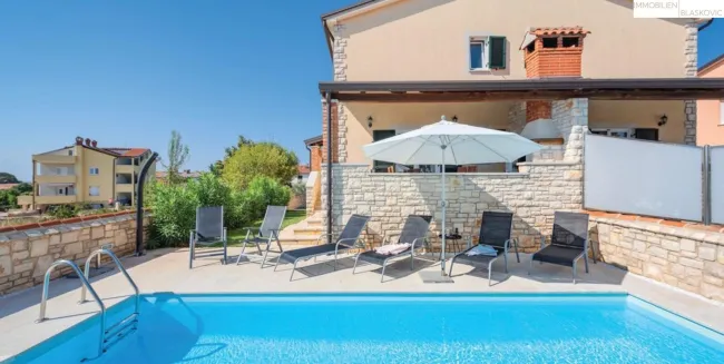 Rarität - Doppelhaushälfte mit Pool - 350 m zum Meer! - Bild
