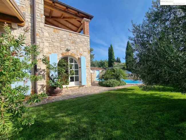 Porec Umgebung - Steinhaus mit Pool - Bild