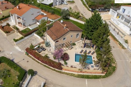Villa mit Pool in Poreč - Luxuriöses Wohnen auf 180m²