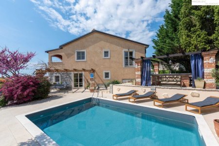 Villa mit Pool in Poreč - Luxuriöses Wohnen auf 180m²