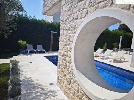 Exklusive Villa nur wenige Meter vom Meer