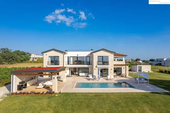 Luxuriöse Villa (400 m²) in absolut exklusiver Lage mit offenem MEERBLICK! - Titelbild