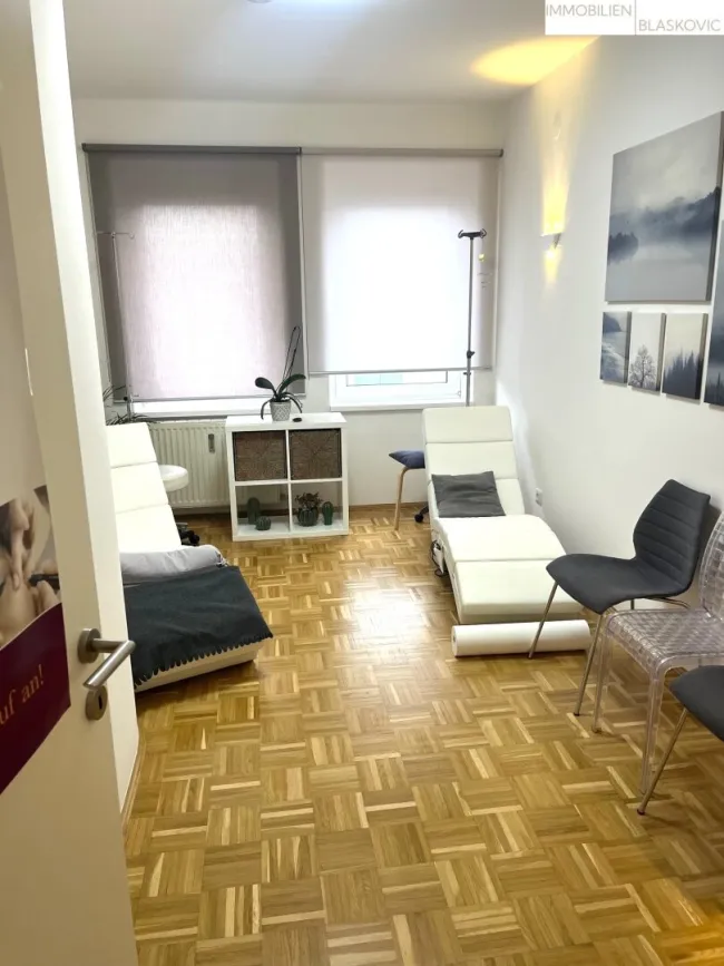 Modernisierte Praxis mit 108m² und 3 Garagen in Klagenfurt – Top Lage! - Bild