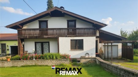 Charmantes Einfamilienhaus mit großem Potenzial in Seenähe am Attersee