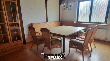 Charmantes Einfamilienhaus mit großem Potenzial in Seenähe am Attersee