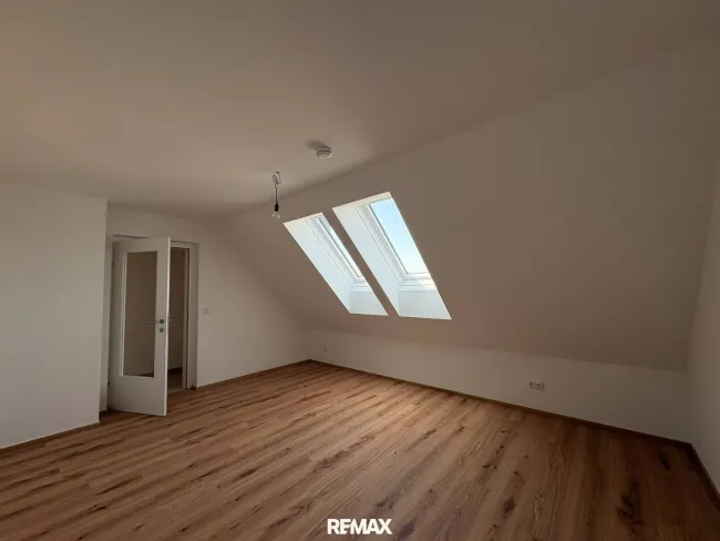 Kernsanierte Dachgeschosswohnung mit 74 m² in Oberweis zu mieten! - Titelbild