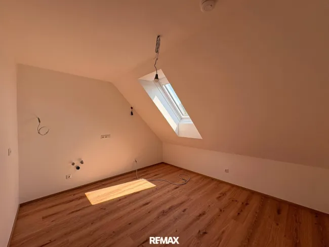 Kernsanierte Dachgeschosswohnung mit 74 m² in Oberweis zu mieten! - Bild