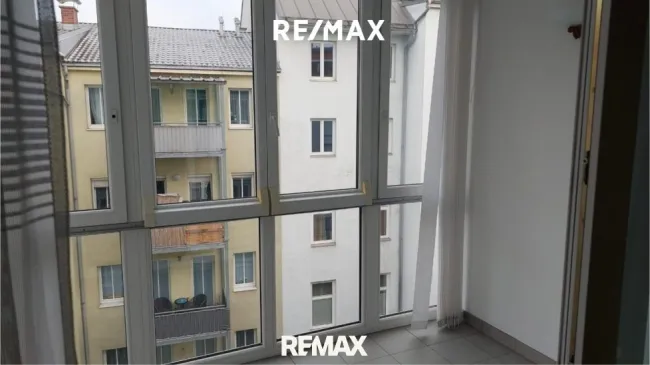 Moderne, ruhig gelegene 2-Zimmer Mietwohnung mit sonnigem Wintergarten und das mitten im Zentrum - Bild
