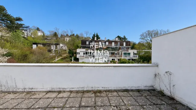 Dachgeschoß 3 Zimmer Wohnung mit 50m² Terrassenfläche, Stellplatz & Einbauküche in 1180 Wien zu mieten! - Bild