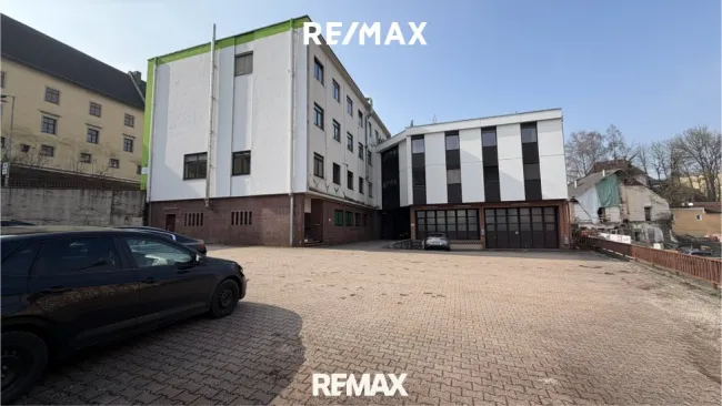 Attraktive Büroflächen mit Parkflächen und Lagermöglichkeiten im Zentrum von Lambach zu vermieten - Bild
