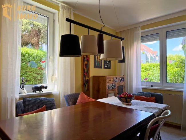 *RESERVIERT* Wohnen mit Herz – stilvolles Reiheneckhaus mit wunderschönem Garten - Bild