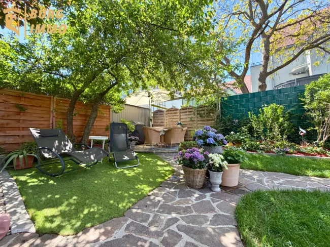 *RESERVIERT* Wohnen mit Herz – stilvolles Reiheneckhaus mit wunderschönem Garten - Titelbild