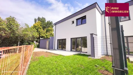 Doppelhaus Hälfte mit Garage
