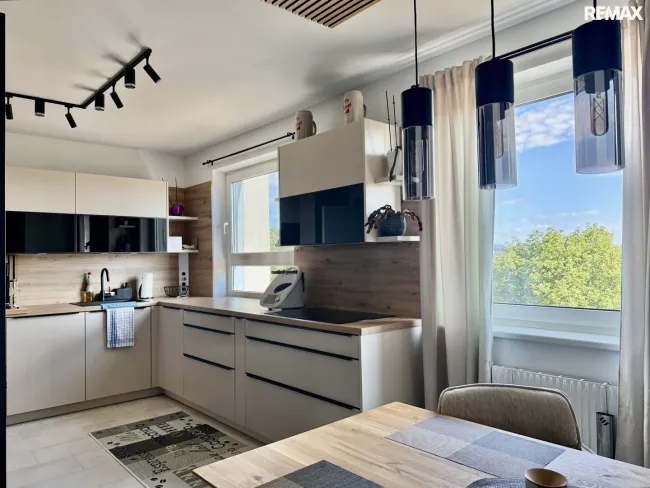 Hochwertig sanierte 3-Zimmer-Eigentumswohnung mit Loggia & Parkplatz! - Bild